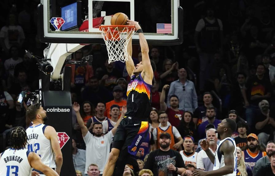 VÍDEO | Booker anota 28, Suns ganan a Mavericks y se ponen 3-2