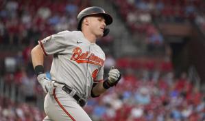 Mullins y Nevin llevan a los Orioles a triunfo en San Luis