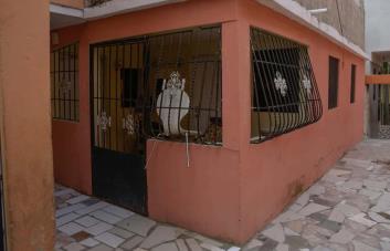 Mujer que mató a chino en ferretería aún sigue huyendo