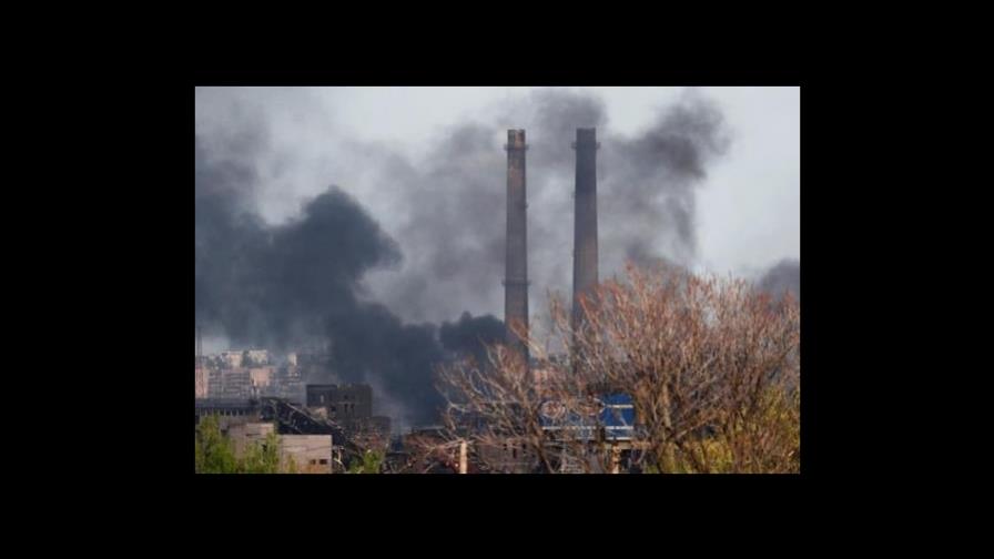 Atacan con artillería, aviones y tanques la acería de Azovstal, en Mariúpol Atacan con artillería, aviones y tanques la acería de Azovstal, en Mariúpol