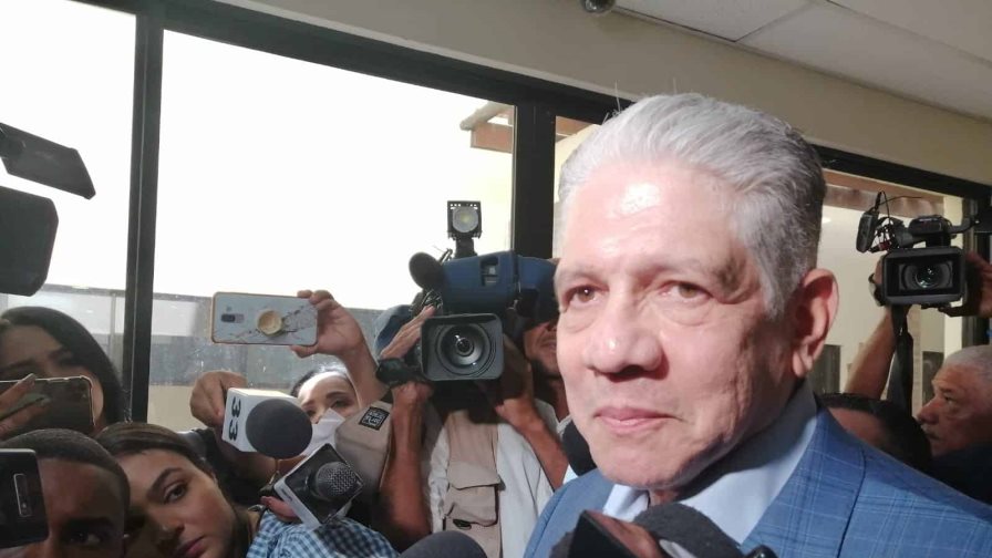 Eduardo Estrella considera que con interpelación de funcionarios no debe relajarse