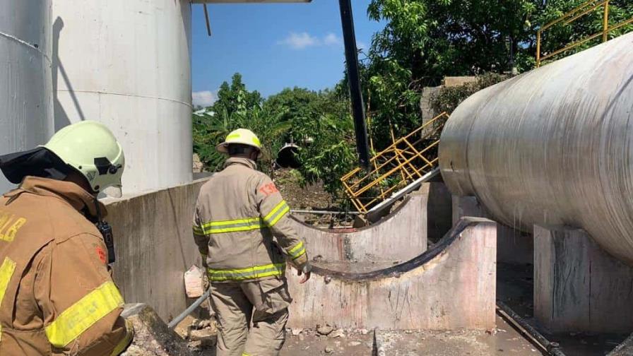 Reportan explosión de un tanque con productos químicos en Puñal