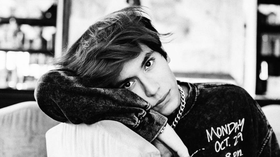 Lian presenta su nueva canción Green Eyes