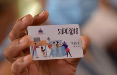 Seis meses de prisión preventiva a acusados de clonar 558 tarjetas Supérate en Monte Plata