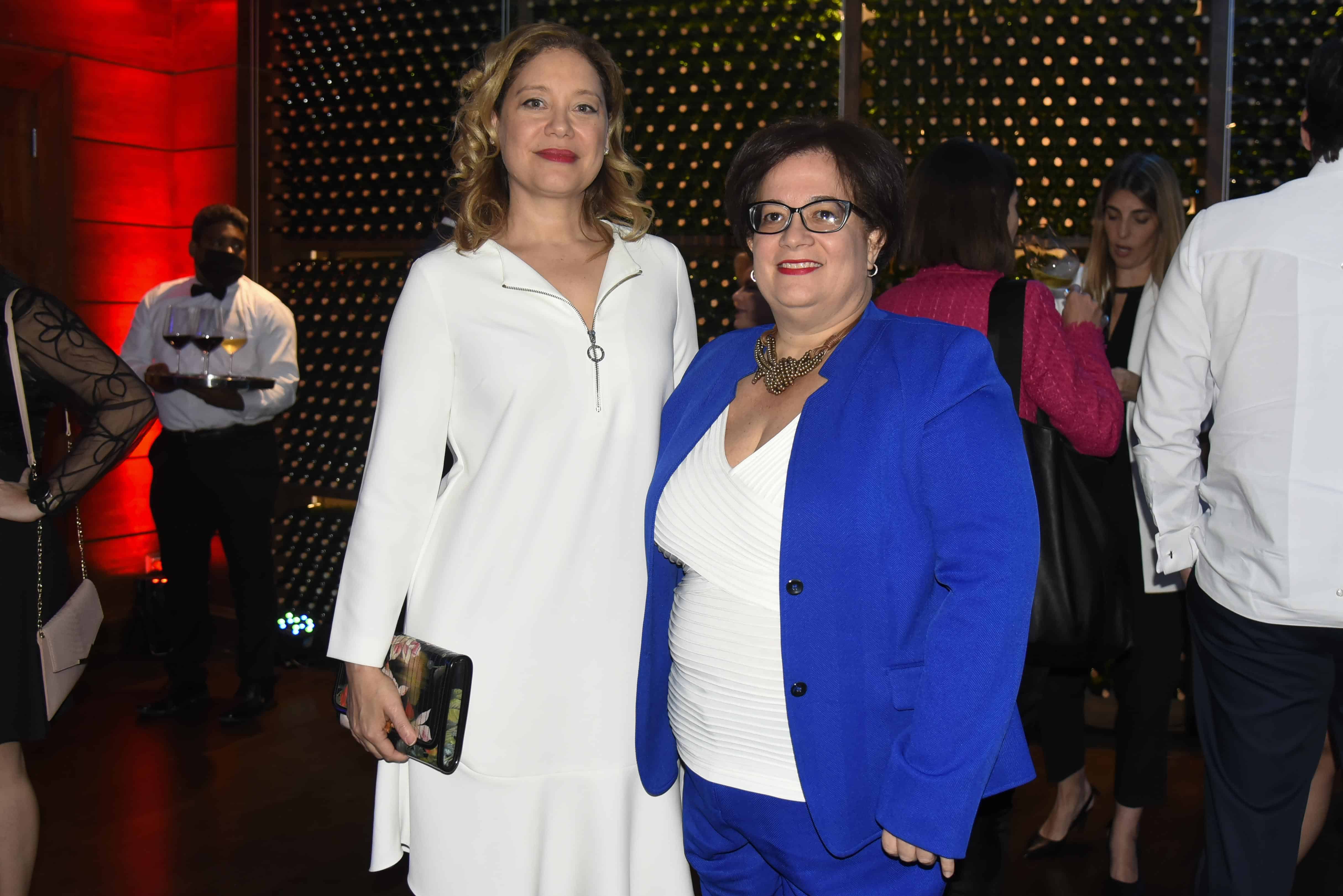 Vhyna Ortega y Gloria Valdes