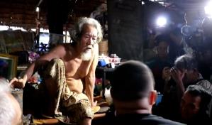 Controversia en Tailandia por una secta que convivía con cadáveres