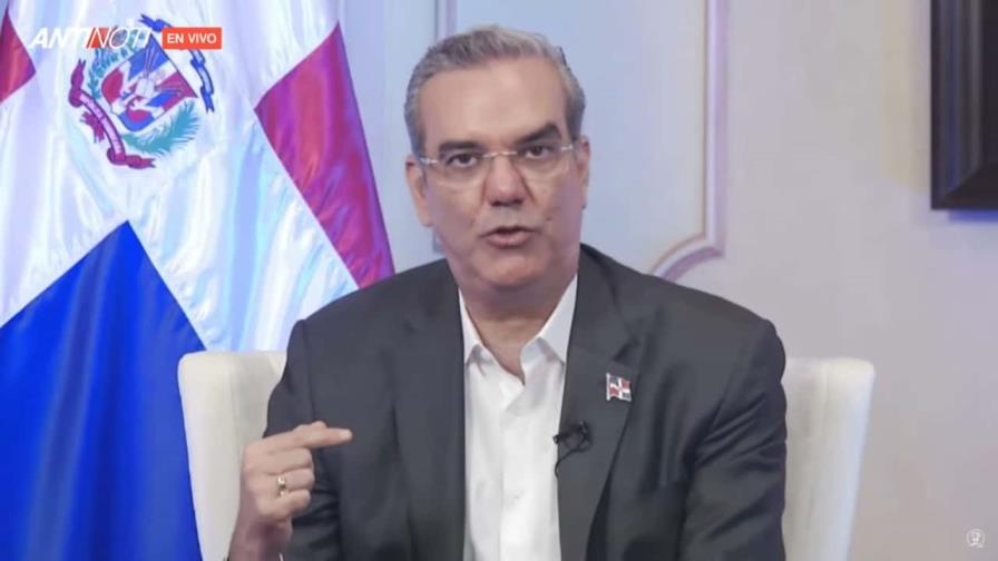 Luis Abinader defiende financiamiento a clínicas privadas