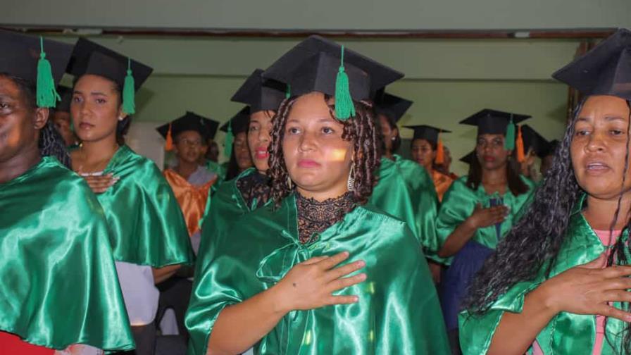 Alcaldía Los Alcarrizos certifica 67 nuevos técnicos en el sector de Villa Linda III