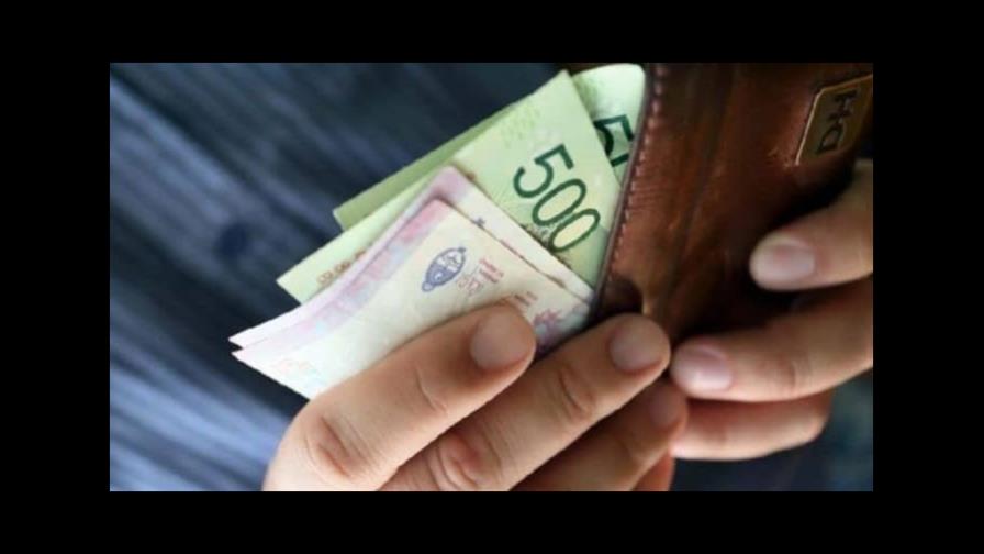 Gobierno argentino adelanta subida de salario mínimo ante elevada inflación