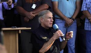 Gobernador de Texas recrimina a Biden dar fórmula para bebés a indocumentados