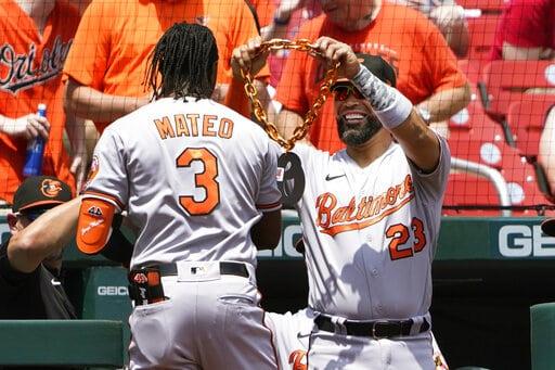 Bannon pega sencillo al 1er pitcheo; Orioles ganan