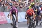 El francés Arnaud Démare repite victoria al esprint en el Giro El francés Arnaud Démare repite victoria al esprint en el Giro