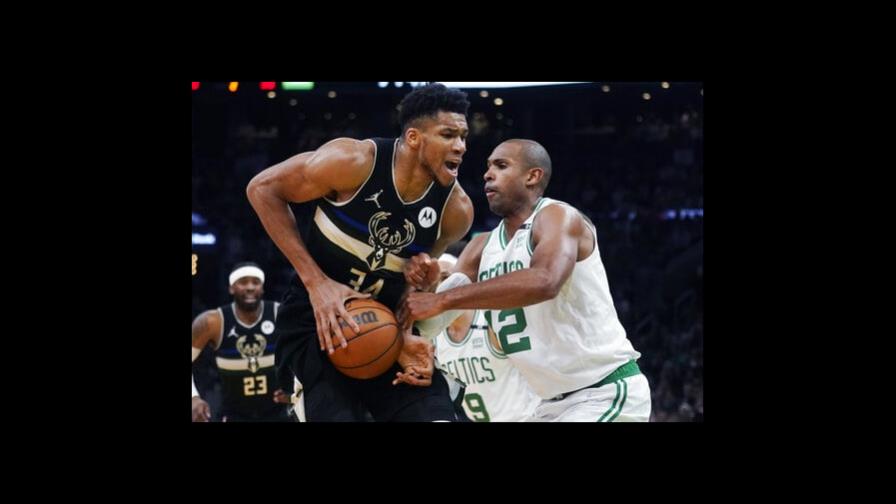 Holiday detiene a Smart y los Bucks supera a Celtics