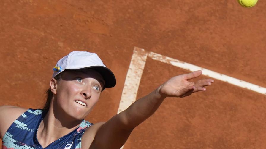 Swiatek doblega a Azarenka, llega a 25 victorias seguidas