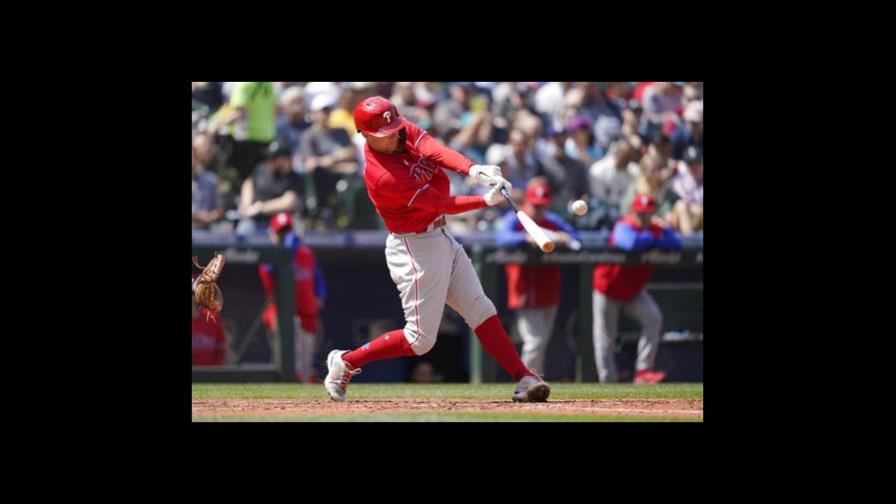 Rhys Hoskins pega otro cuadrangular y los Filis vencen a los Marineros