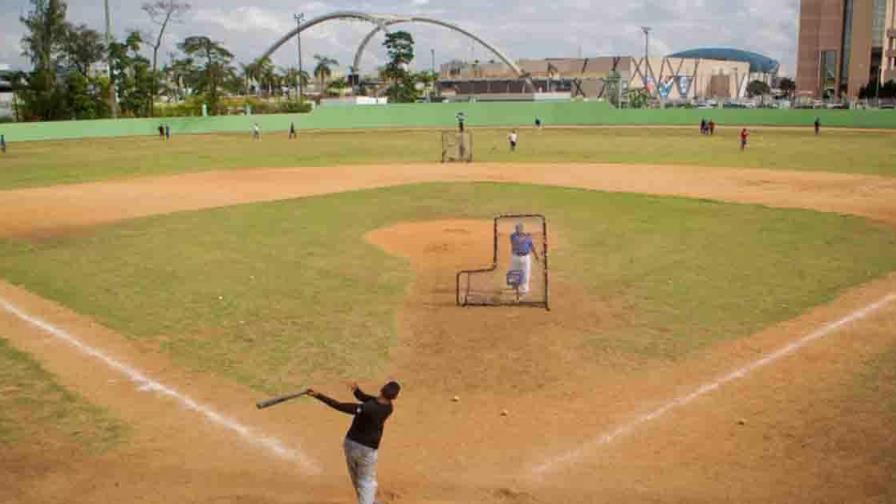 Béisbol y baloncesto predominan entre obras deportivas del país