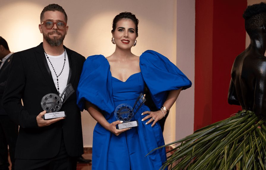 Sarah Jorge León recibe premio a Mejor actriz por Adopresci