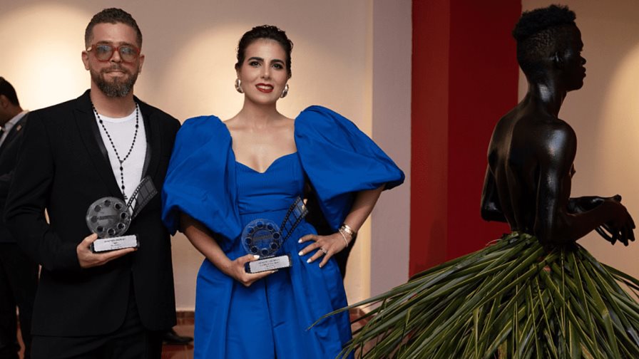 Sarah Jorge León recibe premio a Mejor actriz por Adopresci Sarah Jorge León recibe premio a Mejor actriz por Adopresci