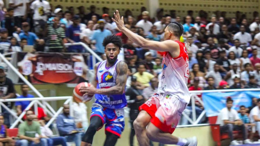 Polanco guía Correcaminos que están 2-0 final básket Puerto Plata