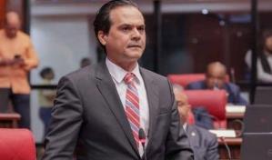 Senador tilda de relajo que legisladores se vayan de resort a estudiar proyectos de ley