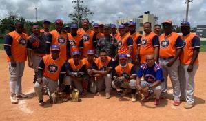 La Policía a finales del sóftbol molinete Círculo Deportivo Militar ante el Ejército