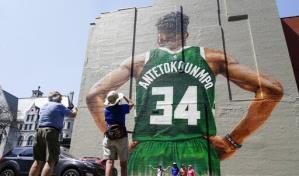 Un mural realza la presencia de Antetokounmpo en Milwaukee