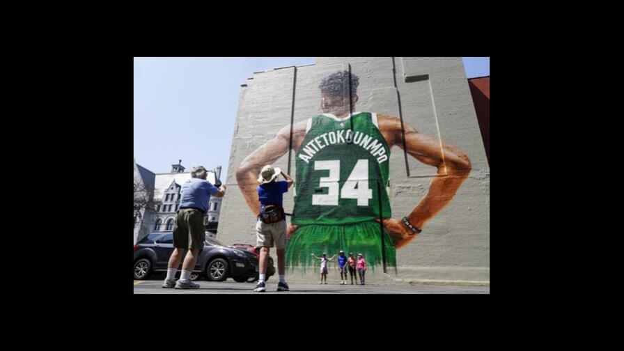 Un mural realza la presencia de Antetokounmpo en Milwaukee Un mural realza la presencia de Antetokounmpo en Milwaukee