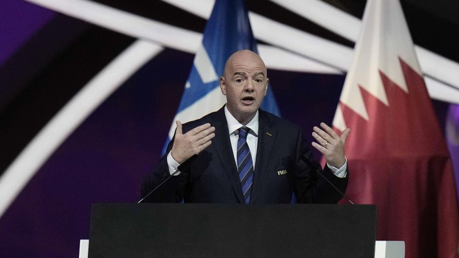 La FIFA enfrenta el negocio de los superagentes; acaba con la tasa Raiola