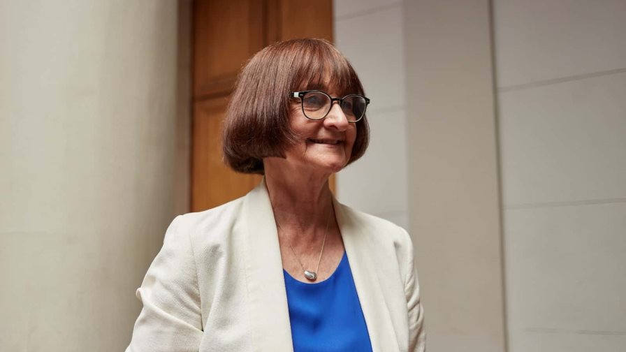 La bioquímica Rosa Devés, primera mujer rectora de la Universidad de Chile La bioquímica Rosa Devés, primera mujer rectora de la Universidad de Chile