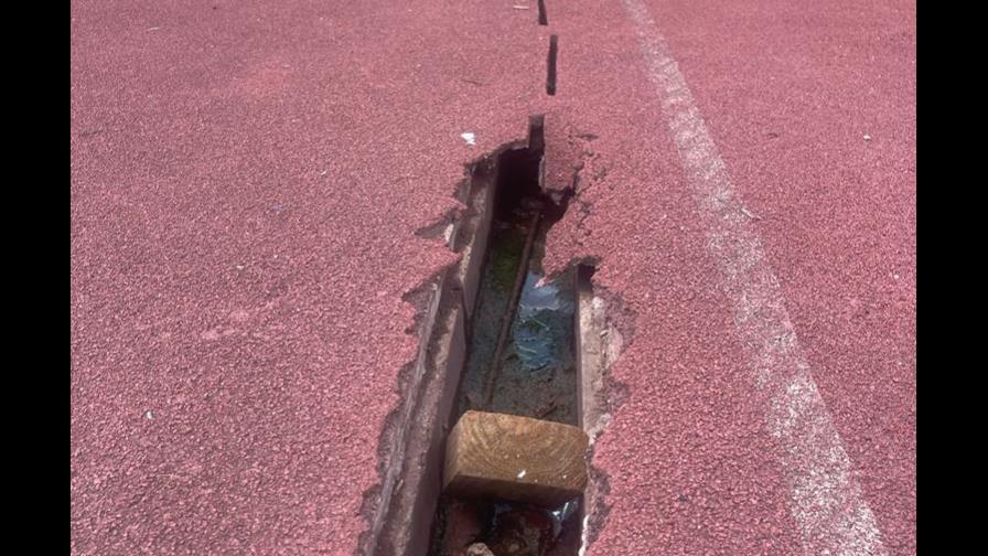 Las pistas de atletismo del Olímpico se encuentran en un pésimo estado