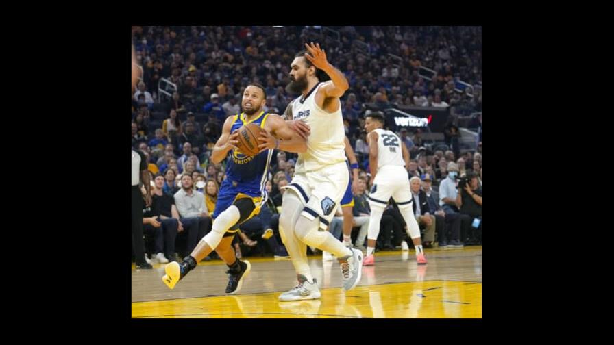 Curry y Thompson conducen a Warriors a la final del Oeste