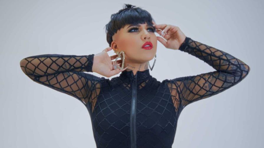 Elysanij debuta en la posición  #3 en el género urbano con su álbum