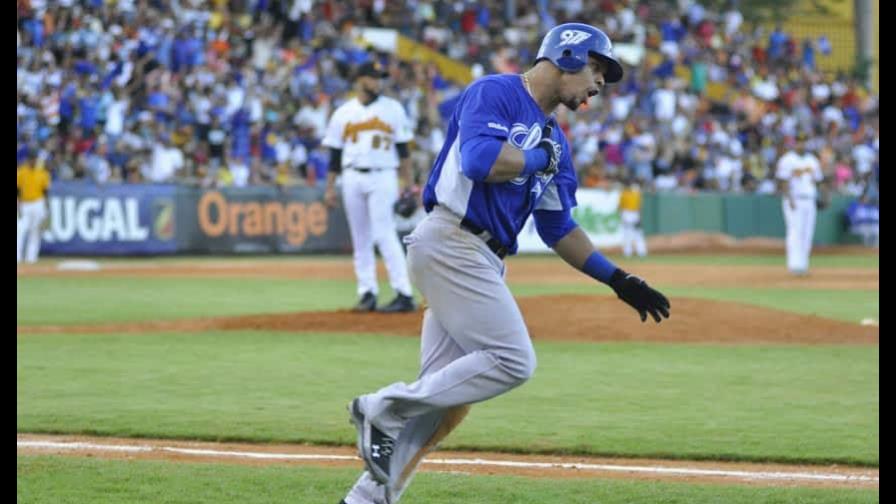 Toros del Este y Tigres del Licey intercambian jugadores