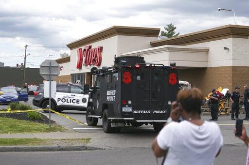 Atacante de Buffalo buscó lugar con alta población de negros y había amenazado a una escuela