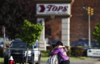 Autoridades: Odio racial fue el motivo de matanza en Buffalo