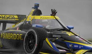 Herta rebasa bajo la lluvia y gana GP de IndyCar