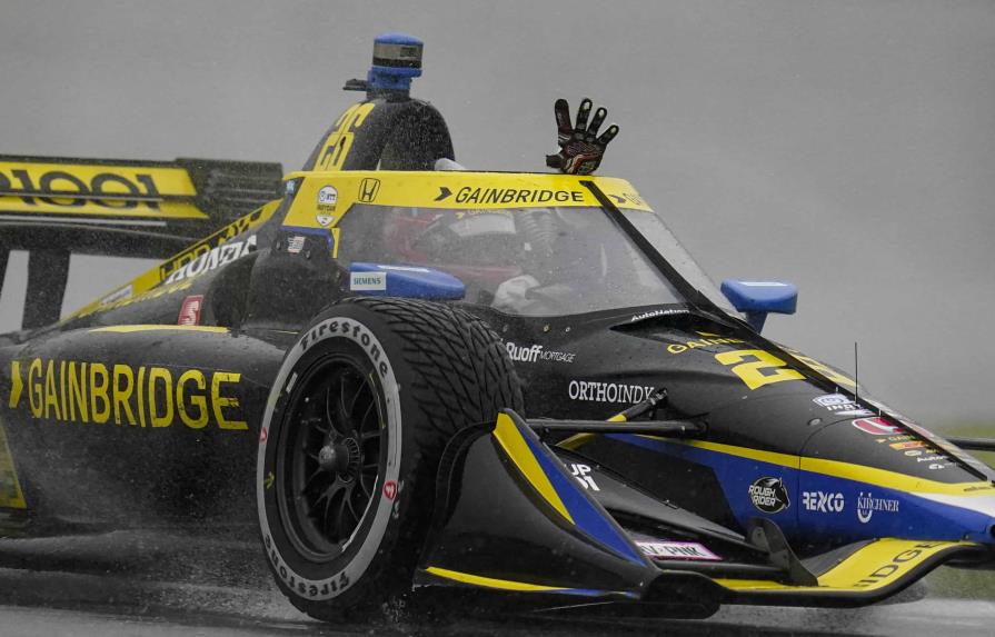 Herta rebasa bajo la lluvia y gana GP de IndyCar