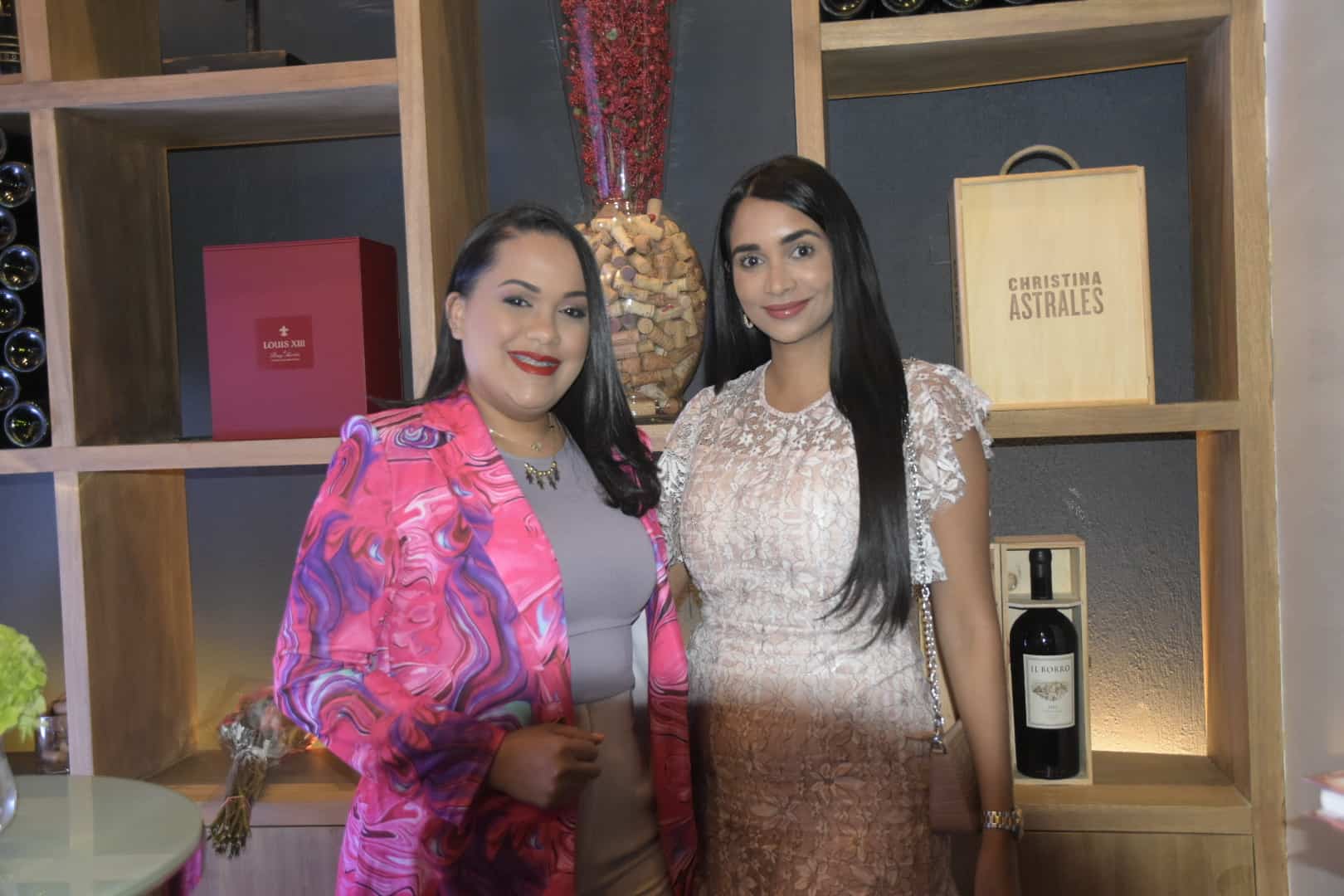 Rachel Guerrero y Mabel Reyes.