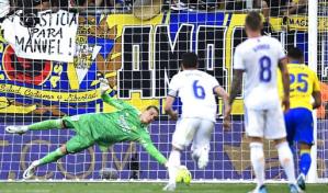 El Sevilla asegura plaza Champions y el Bar&ccedil;a cierra segundo