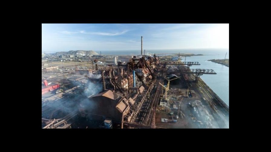 Ucrania evacúa a 264 militares de la acería de Azovstal, en Mariúpol