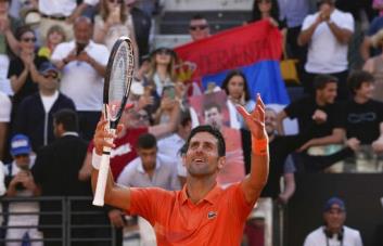 Djokovic y Swiatek mandan en Roma y pisan fuerte para Roland Garros