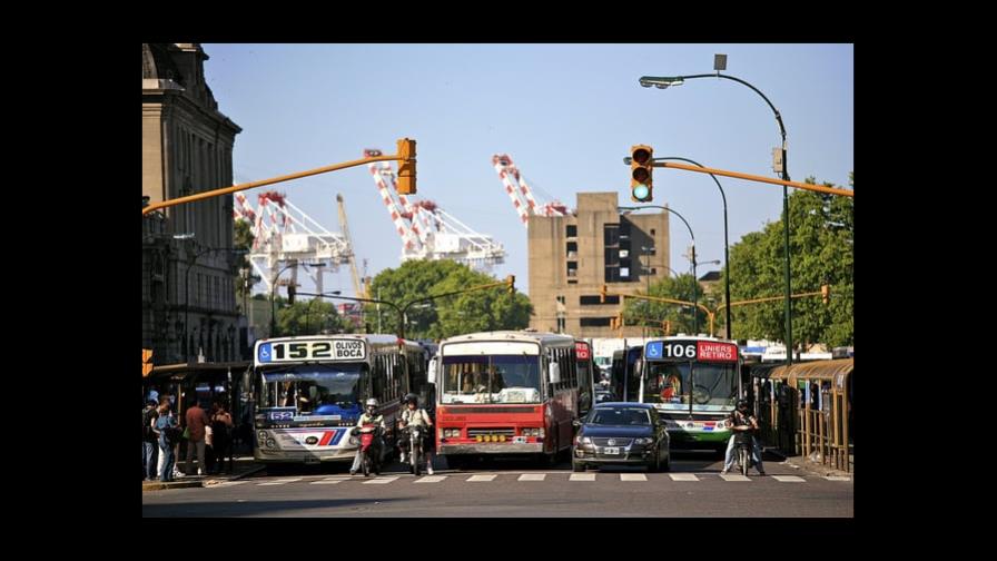 Un niño robó un bus y manejó más de 30 cuadras