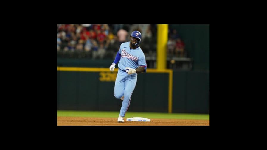 Con jonrones de García y Calhoun, Rangers vecen a los Medias Rojas