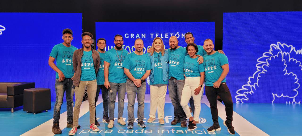 Equipo de producción y Giancarlo Beras Goico.