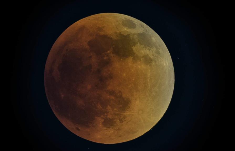 Dominicanos pudieron observar el eclipse lunar