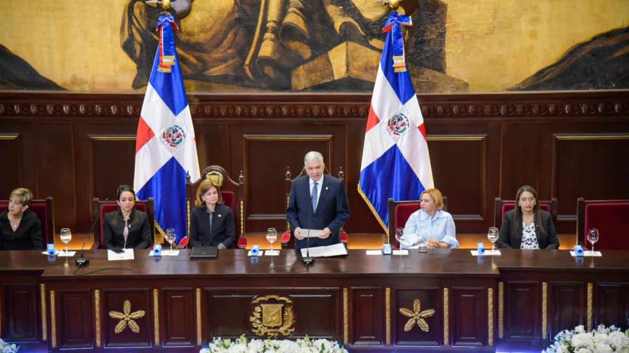 Senado conmemora el 80 aniversario del primer voto de la mujer dominicana