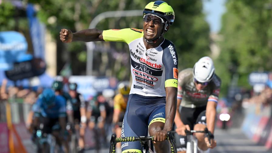 Hito del ciclismo africano: Girmay gana etapa del Giro Hito del ciclismo africano: Girmay gana etapa del Giro