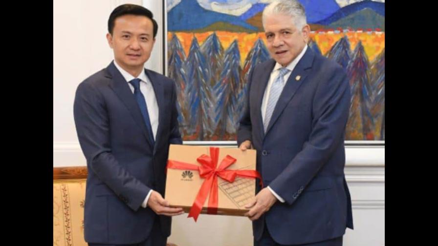 Por segunda vez en menos de dos años, China dona computadoras al Senado RD