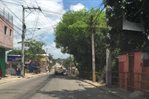 Mujer agrede a agente de la Policía por intentar fiscalizarla mientras conducía un motor