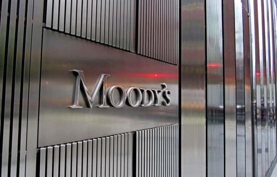 Moody’s considera como “débil” la posición fiscal de la RD en relación con sus pares calificadores